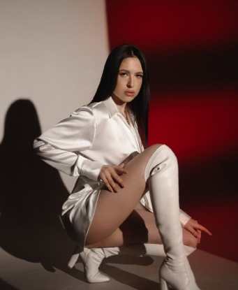 Со мной вы окунетесь в мир наслаждения и безудержного удовольствия 🌹. Мои нежные руки и чувственное тело всецело подчинятся вашим желаниям, а ласки моего горячего рта оставят незабываемый оральный экстаз👄.
Я с удовольствием приглашу вас на интимные встречи в своей уютной квартире или приеду к вам в гости.
Моя опытность позволяет мне предложить вам разнообразные услуги, от классического секса до ролевых игр и BDSM. Вы можете рассчитывать на полный контроль над своим удовольствием и максимального наслаждения 👠.
Я гарантирую вам конфиденциальность и самое высокое качество услуг. Моих постоянных гостей охватывает безграничное удовольствие, а их отзывы говорят сами за себя 💋.
Познакомьтесь ближе со мной на фото, и оставьте все предрассудки позади. Вас ждет незабываемый отдых в объятиях страсти и наслаждения. Фатима
